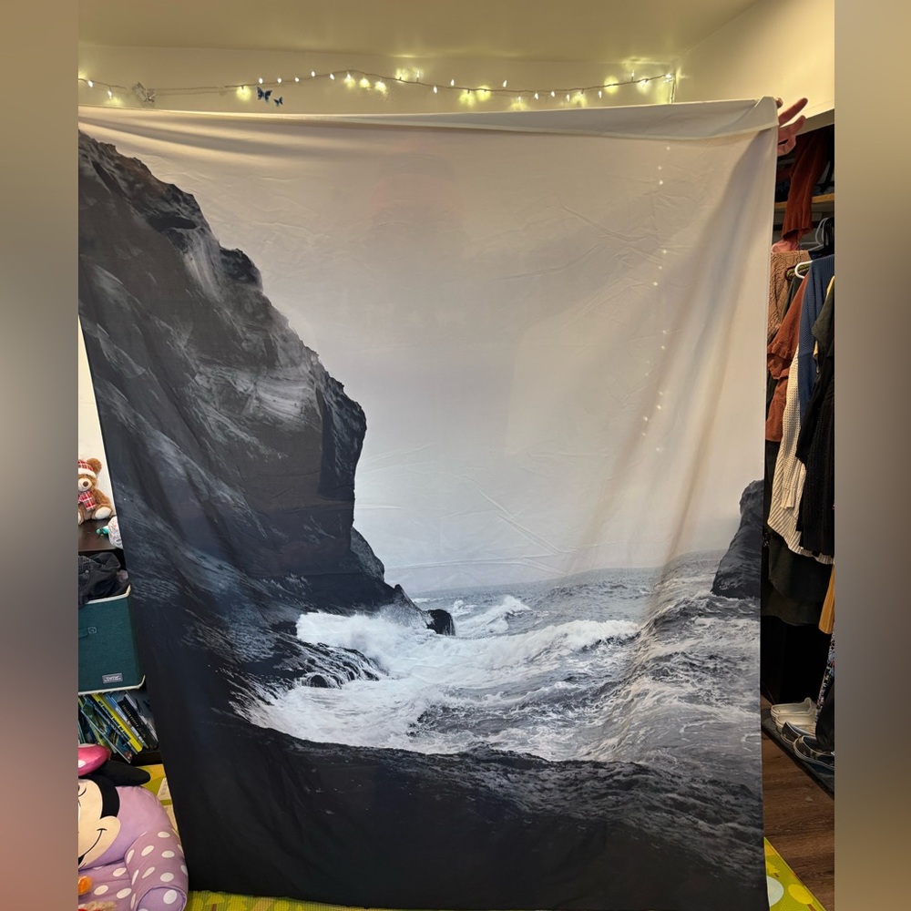 Ocean Waves Tapestry Black and white